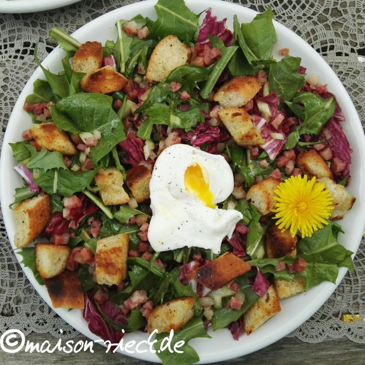 Salade Lyonnaise – Löwenzahnsalat mit Ei und Speck – Maison Rieck ...